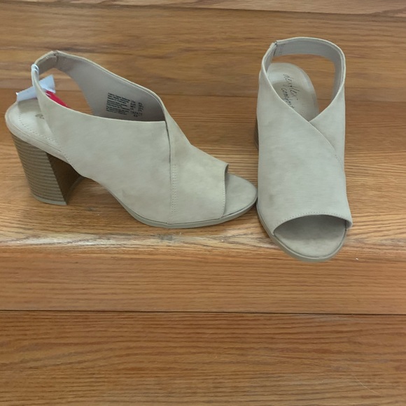 Shoes - Sling back heels -New